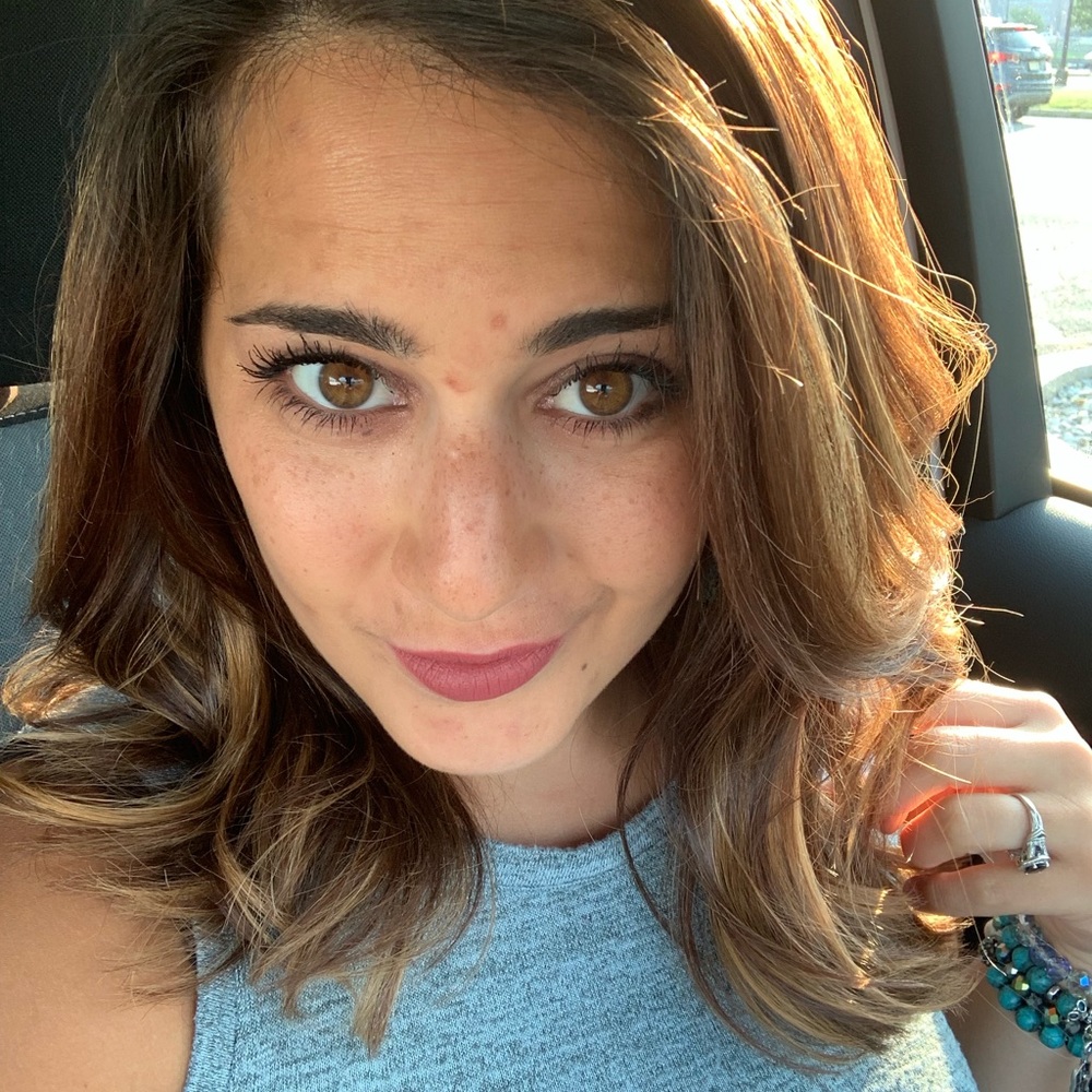 Meet your Posher, Nicole.